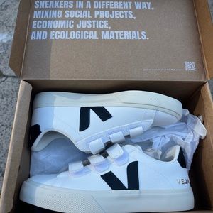 New Veja Recife Logo Sneaker size 7